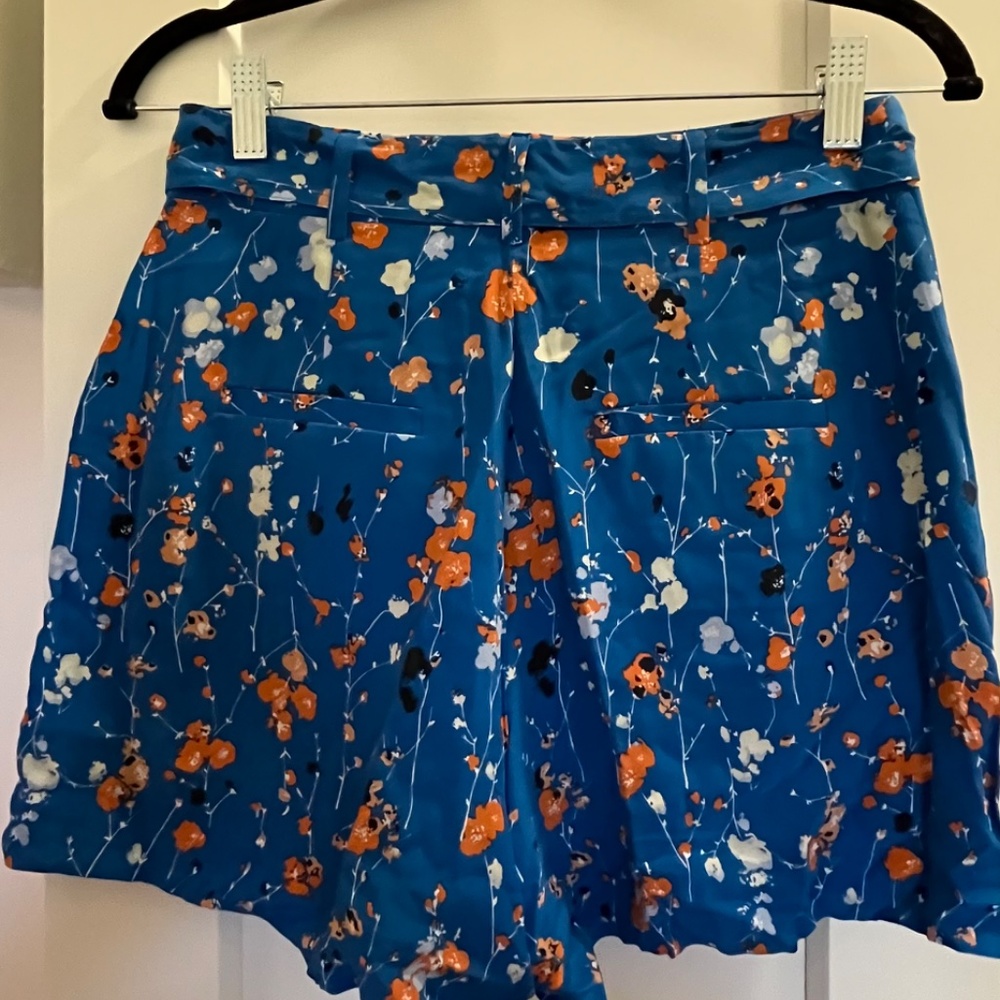 Equipment Silk Taimee Floral Shorts - Picture 4 of 4